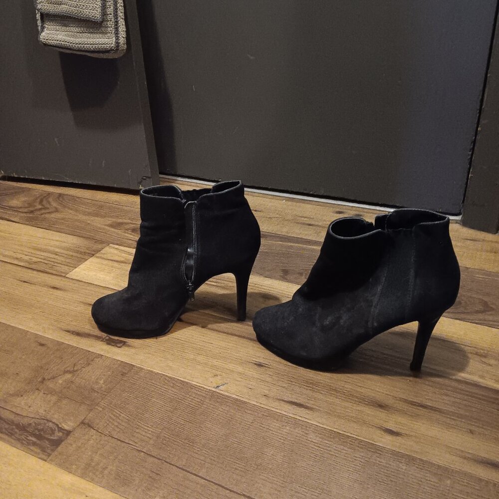 Suede boots